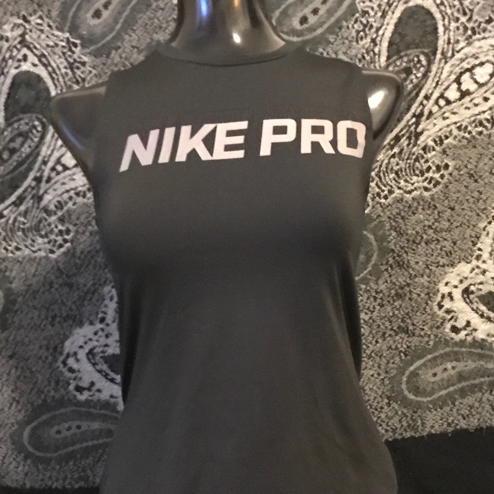 Nike Women’s Pro Intertwist Muscle Tank Top